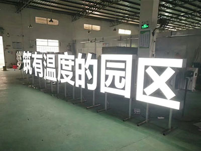 Front luminous character